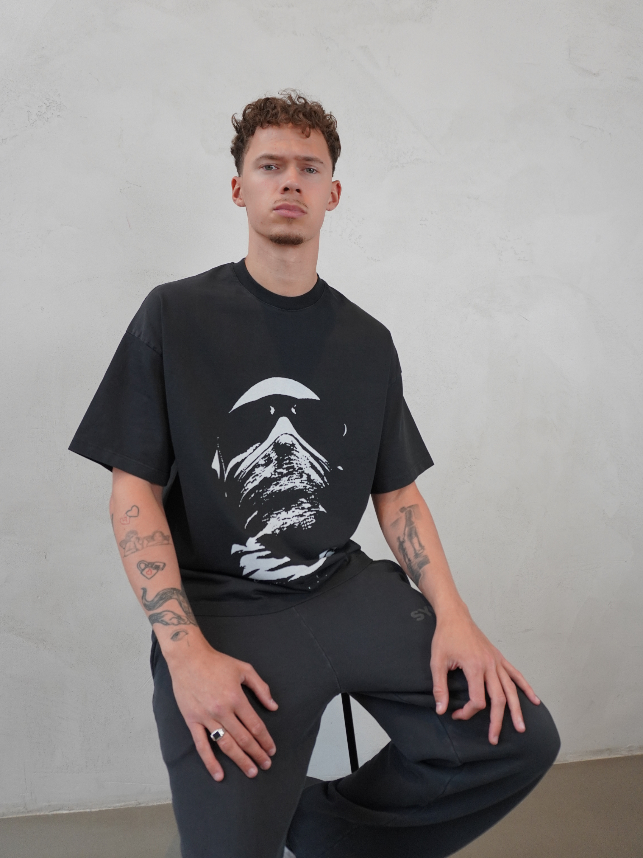 MASKED FACE T-SHIRT - WASHED GREY